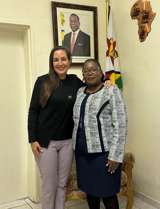 Embajadoras de Venezuela y Zimbabue en Namibia sostienen fructífero encuentro