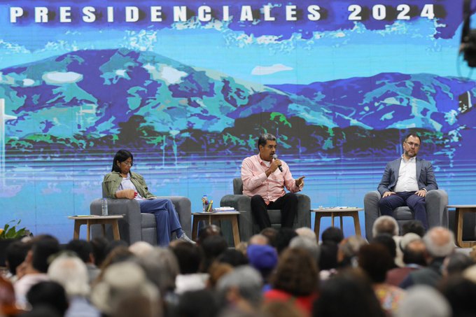 Presidente Maduro sostuvo encuentro con acompañantes internacionales
