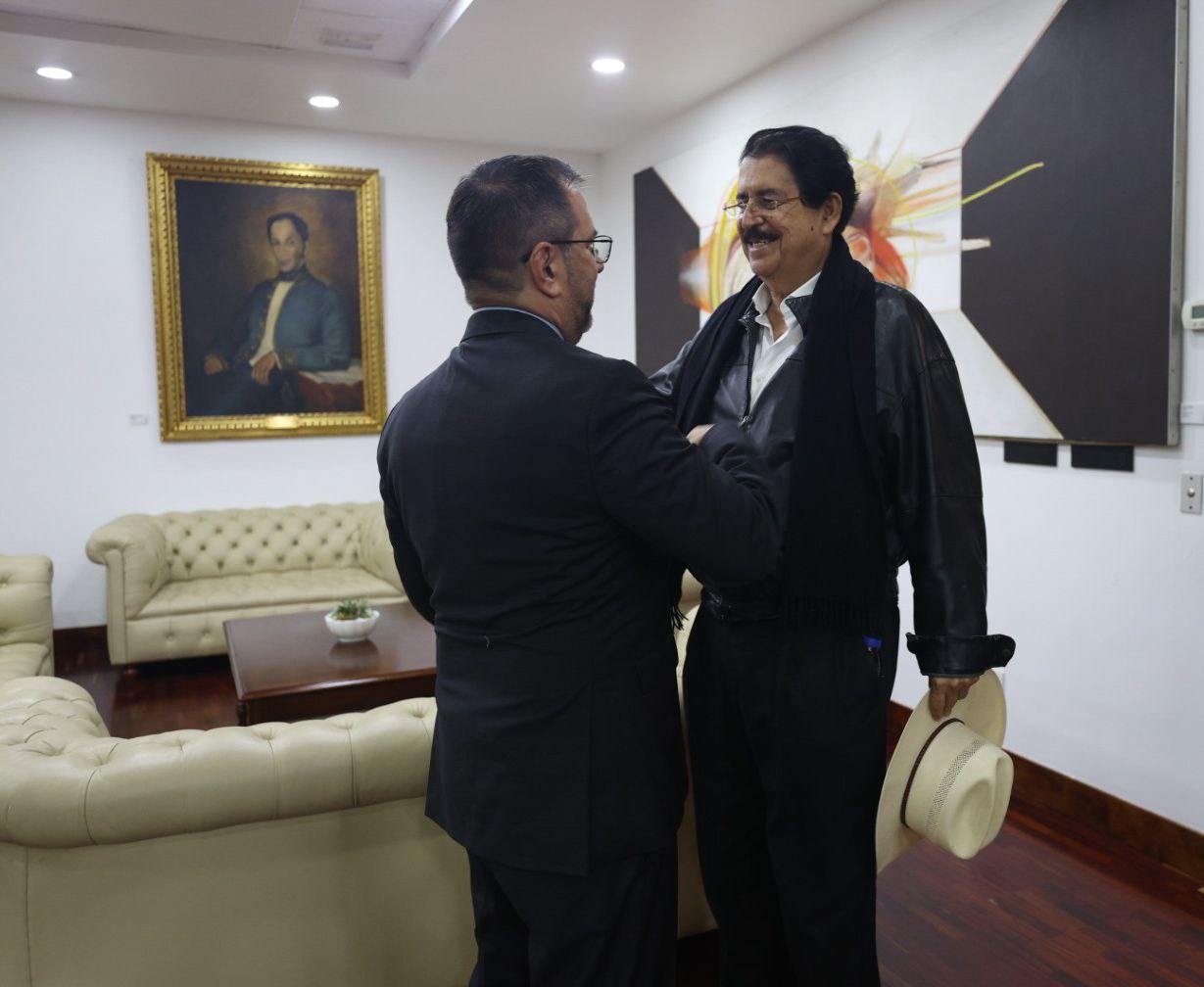 Canciller Yván Gil da la bienvenida a Manuel Zelaya para elección del 28J