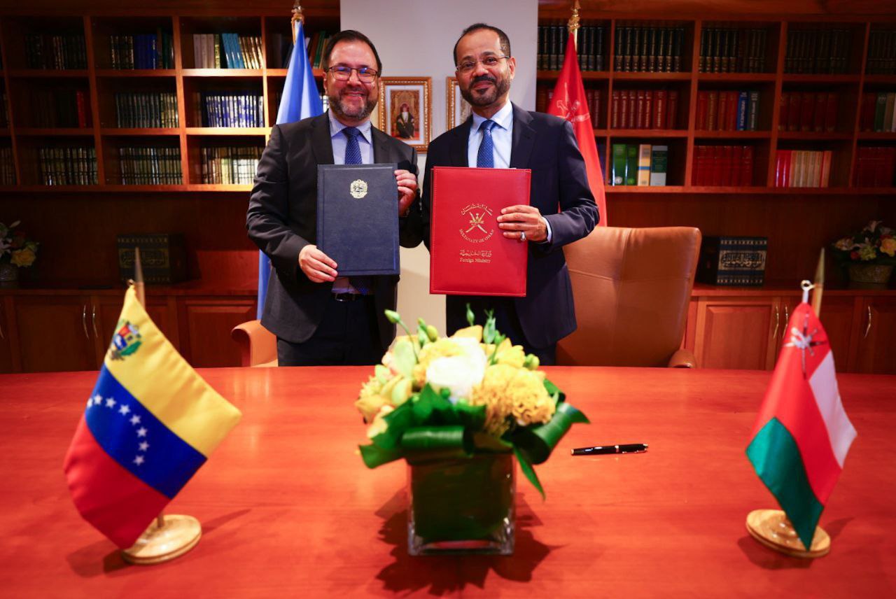 Venezuela y Omán firman acuerdo de supresión de Visas