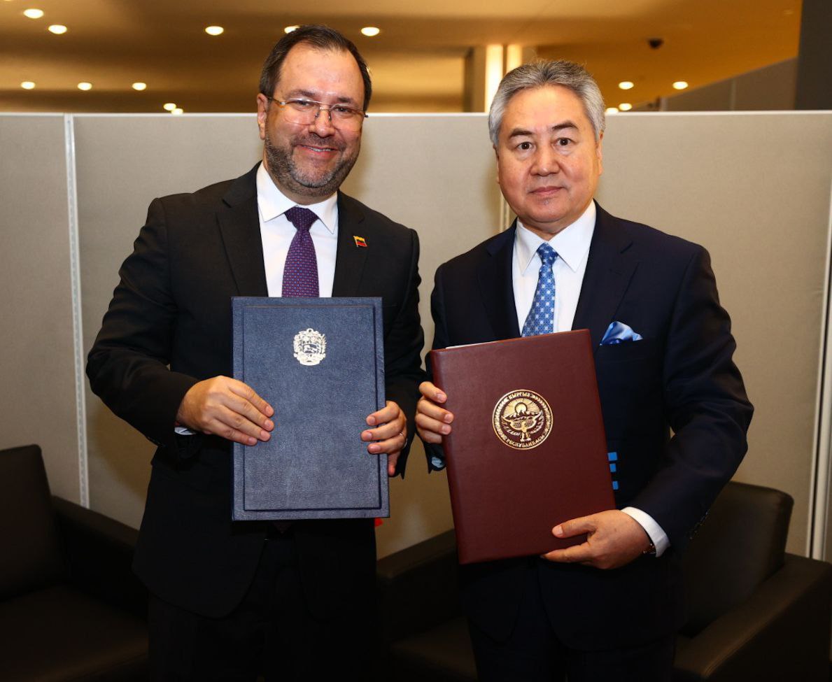 Venezuela y Kirguistán firman acuerdos bilaterales para fortalecer cooperación