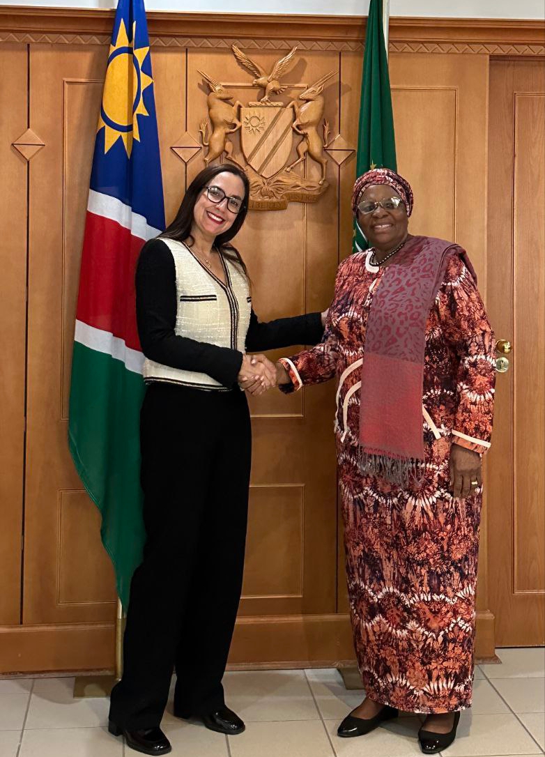 Embajadora de Venezuela y Vicepresidenta de Namibia se reúnen en Windhoek