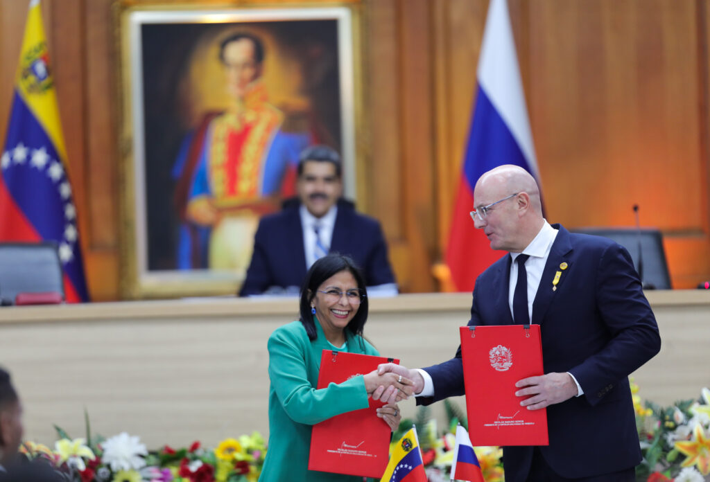 Venezuela y Rusia firman acuerdos estratégicos