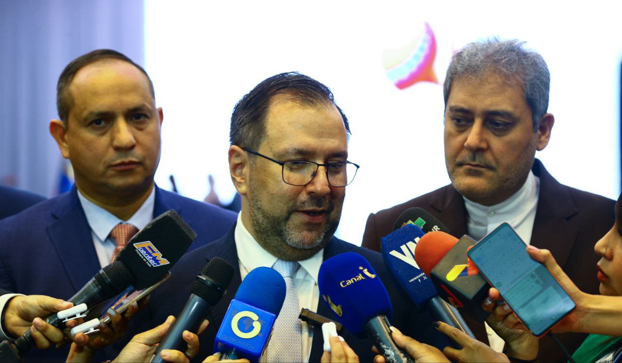 Venezuela e Irán revisan 75 acuerdos de cooperación bilateral