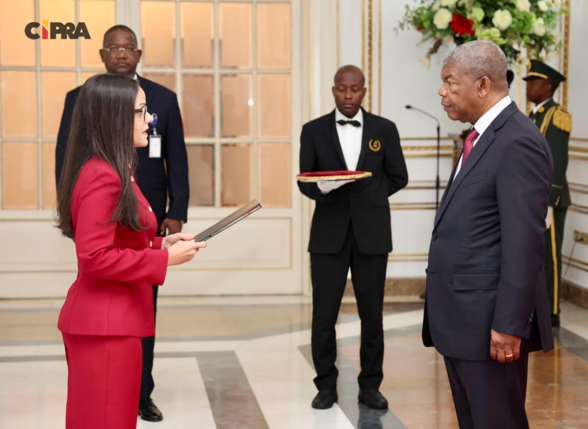 Embajadora Belén Orsini Pic presenta Cartas Credenciales al Presidente de Angola