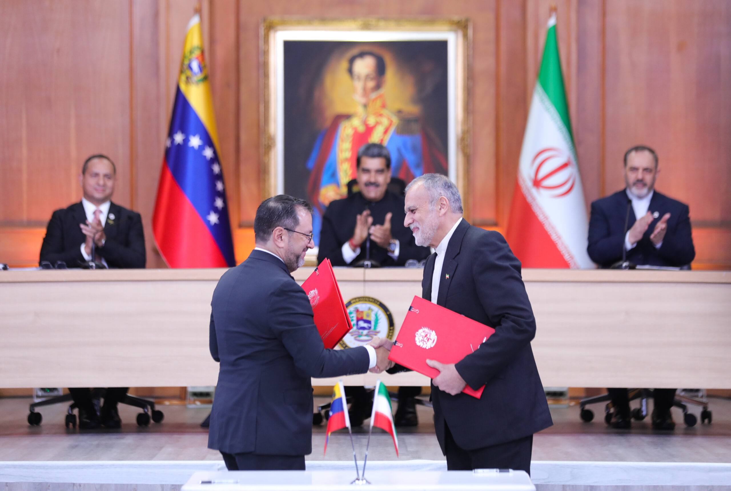 Venezuela e Irán sellan convenios de cooperación