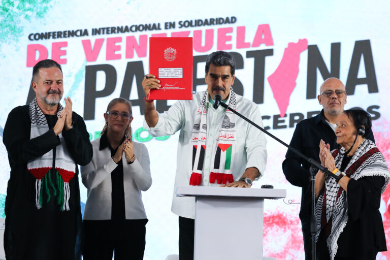 Presidente firma Ley Orgánica para la Defensa y Soberanía de Venezuela
