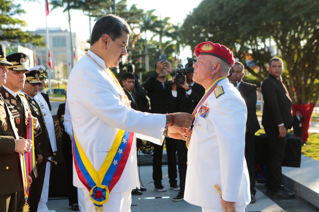 Presidente Maduro otorga condecoración Orden de Ayacucho a sancionados por EEUU