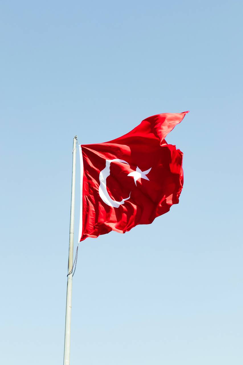 Canciller Yván Gil envía condolencias a Türkiye ante trágico incendio en hotel