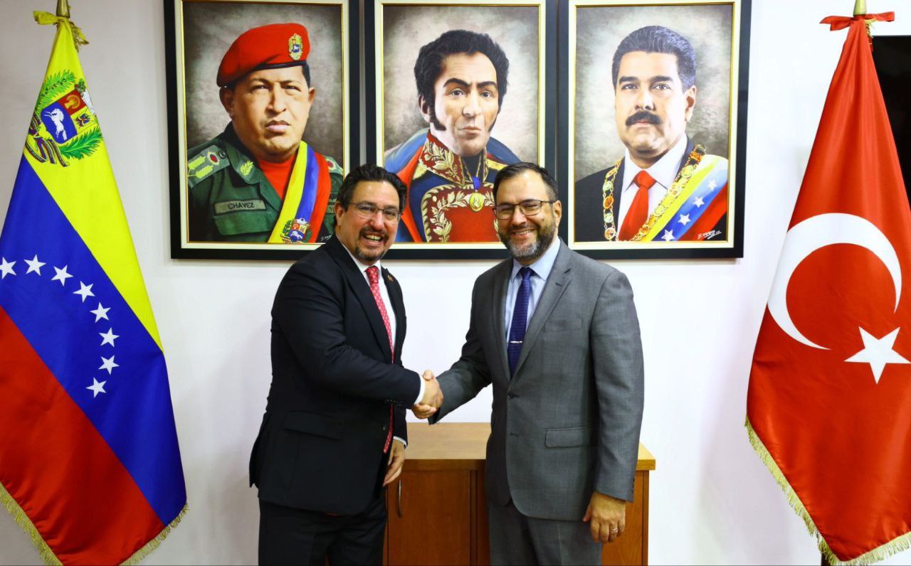 Canciller Yván Gil repasa cooperación comercial con Embajador de Türkiye
