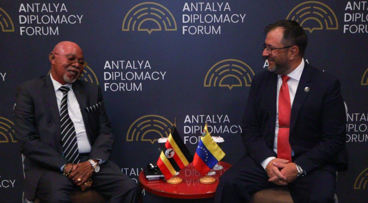 Venezuela y Uganda fortalecen alianza en Foro Diplomático de Antalya