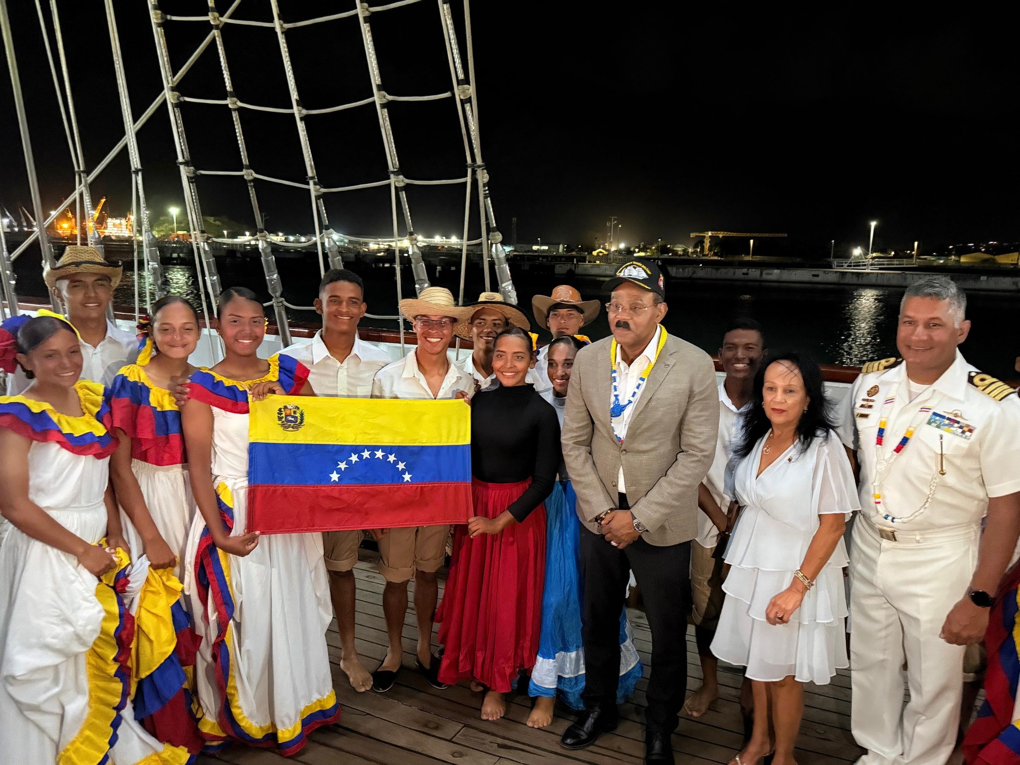 Buque Escuela Simón Bolívar visita por primera vez Antigua y Barbuda