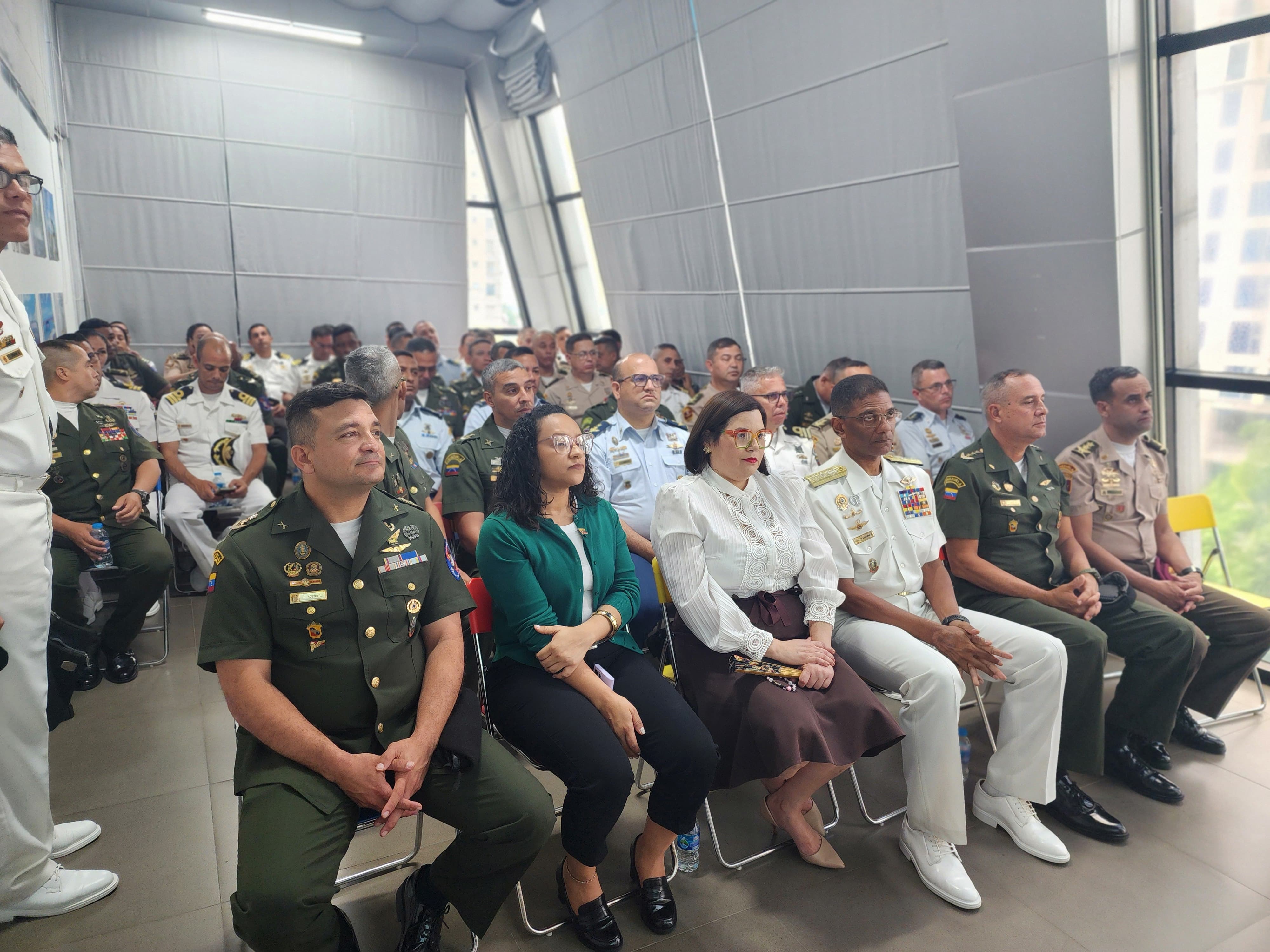 Embajada en Vietnam recibe delegación de oficiales del IESEOFANB