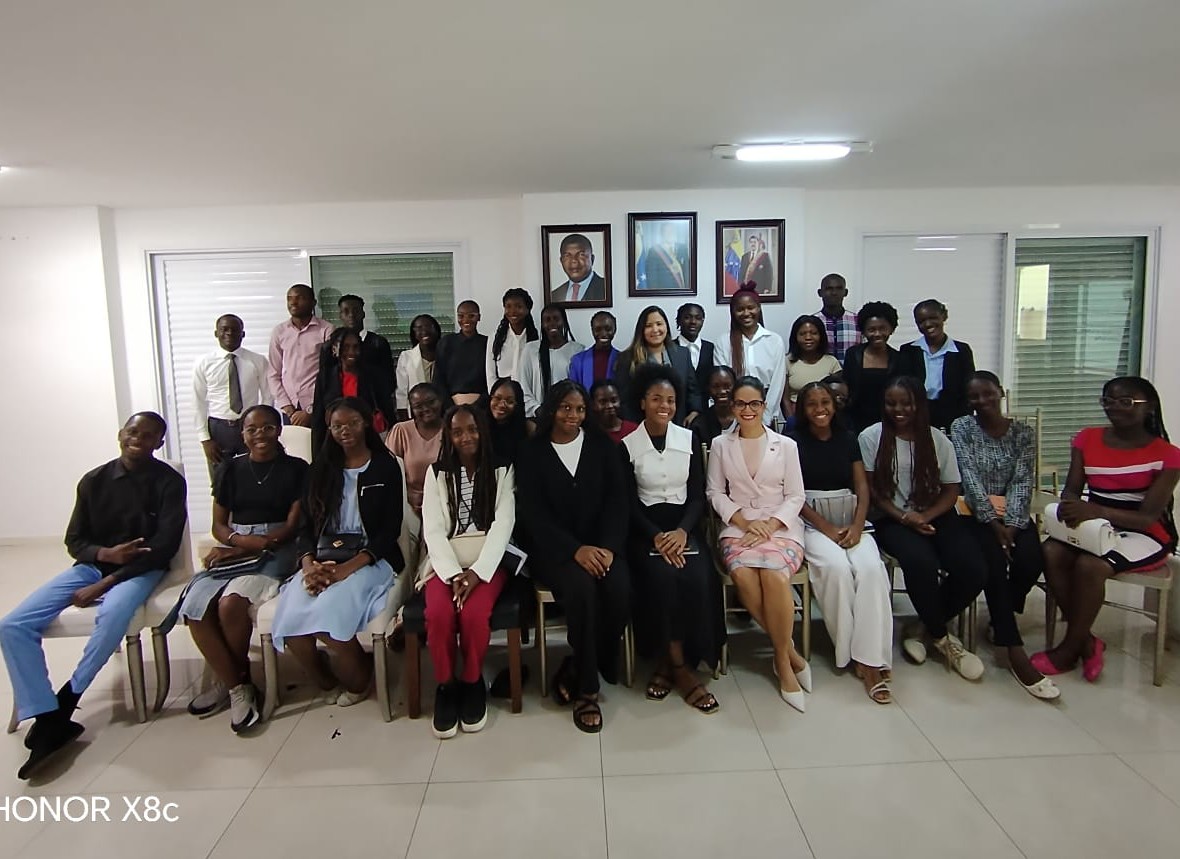 Embajada en Angola recibió a jóvenes de la RACD en jornada de formación sobre Diplomacia Bolivariana de Paz