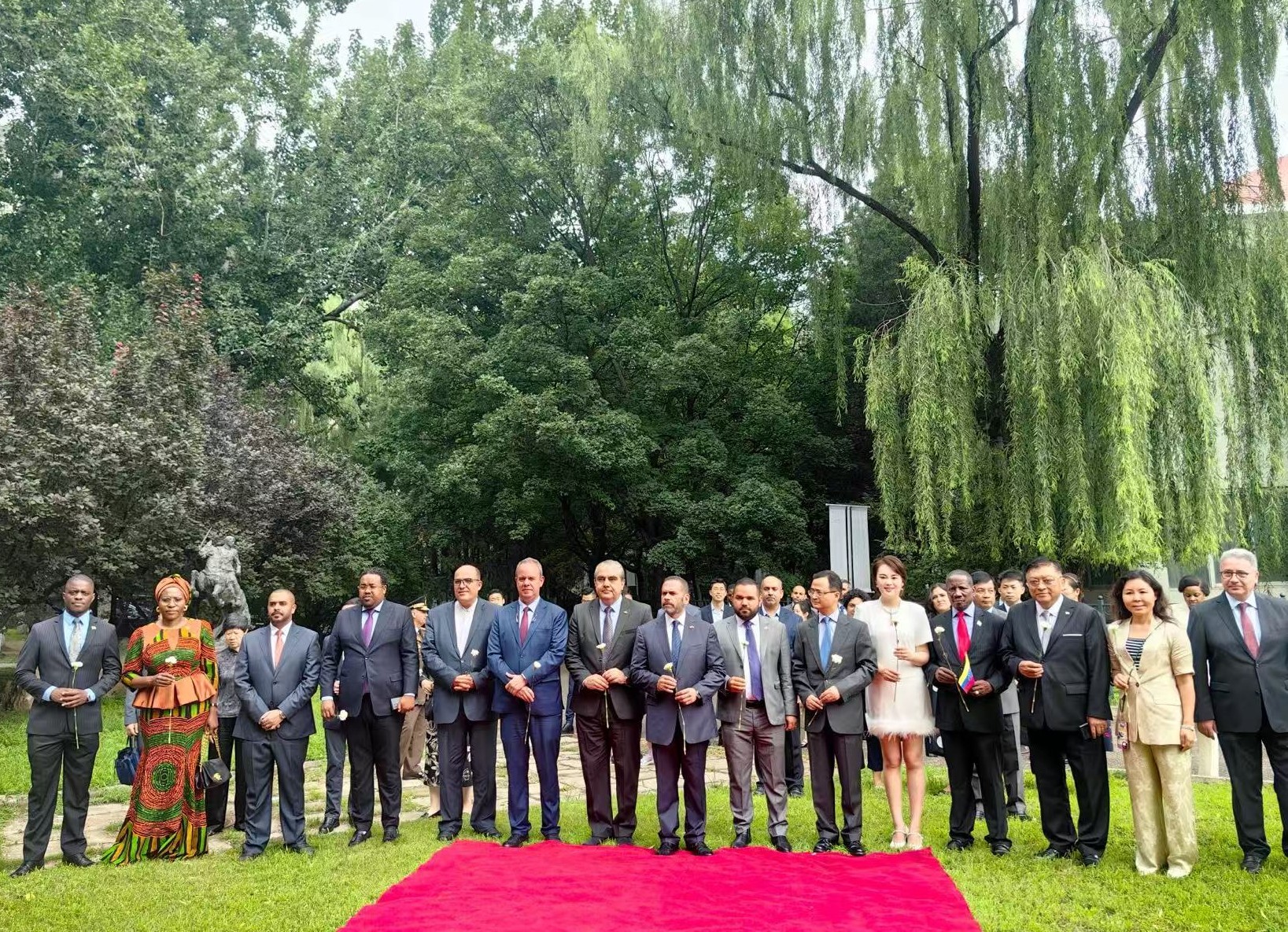 En China conmemoran 242 aniversario del natalicio de Simón Bolívar