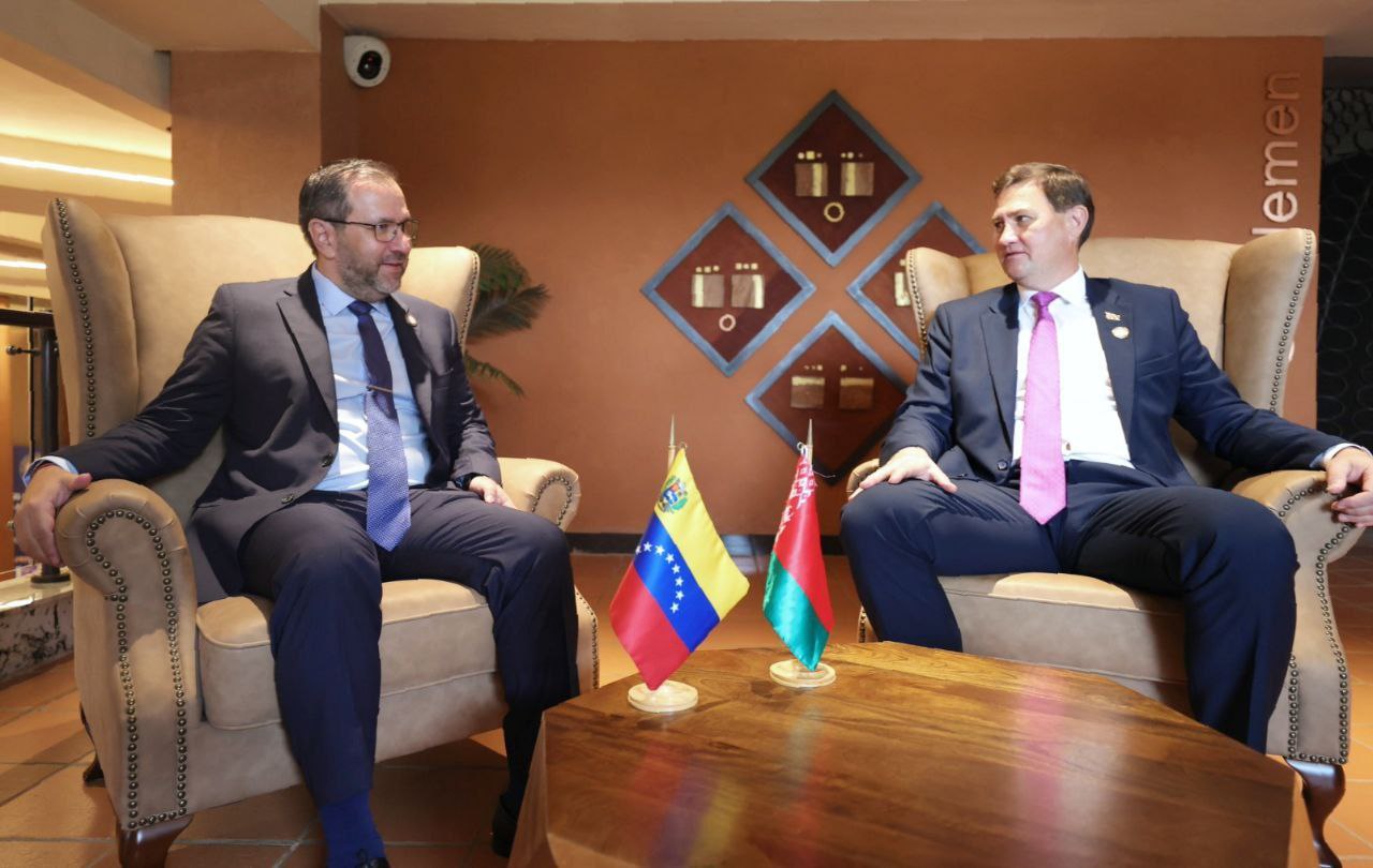 Venezuela y Belarús reafirman agenda bilateral desde cumbre del MNOAL en Uganda