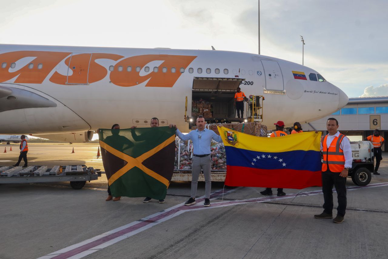 Jamaica recibe más de 20 toneladas de ayuda humanitaria de Venezuela
