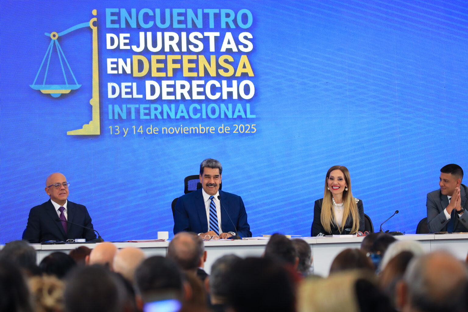 100 juristas del mundo participan en el Consejo Nacional de Soberanía y Paz junto al presidente Maduro