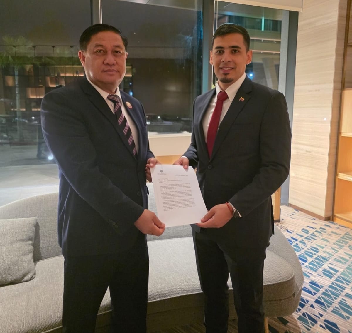 Presidente Maduro felicita a la República Democrática Popular Lao por 50 aniversario de su fundación