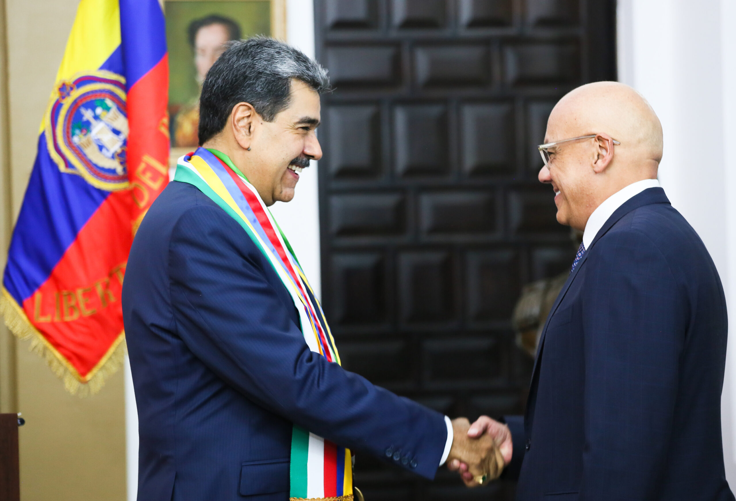 AN entrega al Presidente Maduro Acuerdo de Repudio a barbaridades expresadas por el gobierno de EEUU