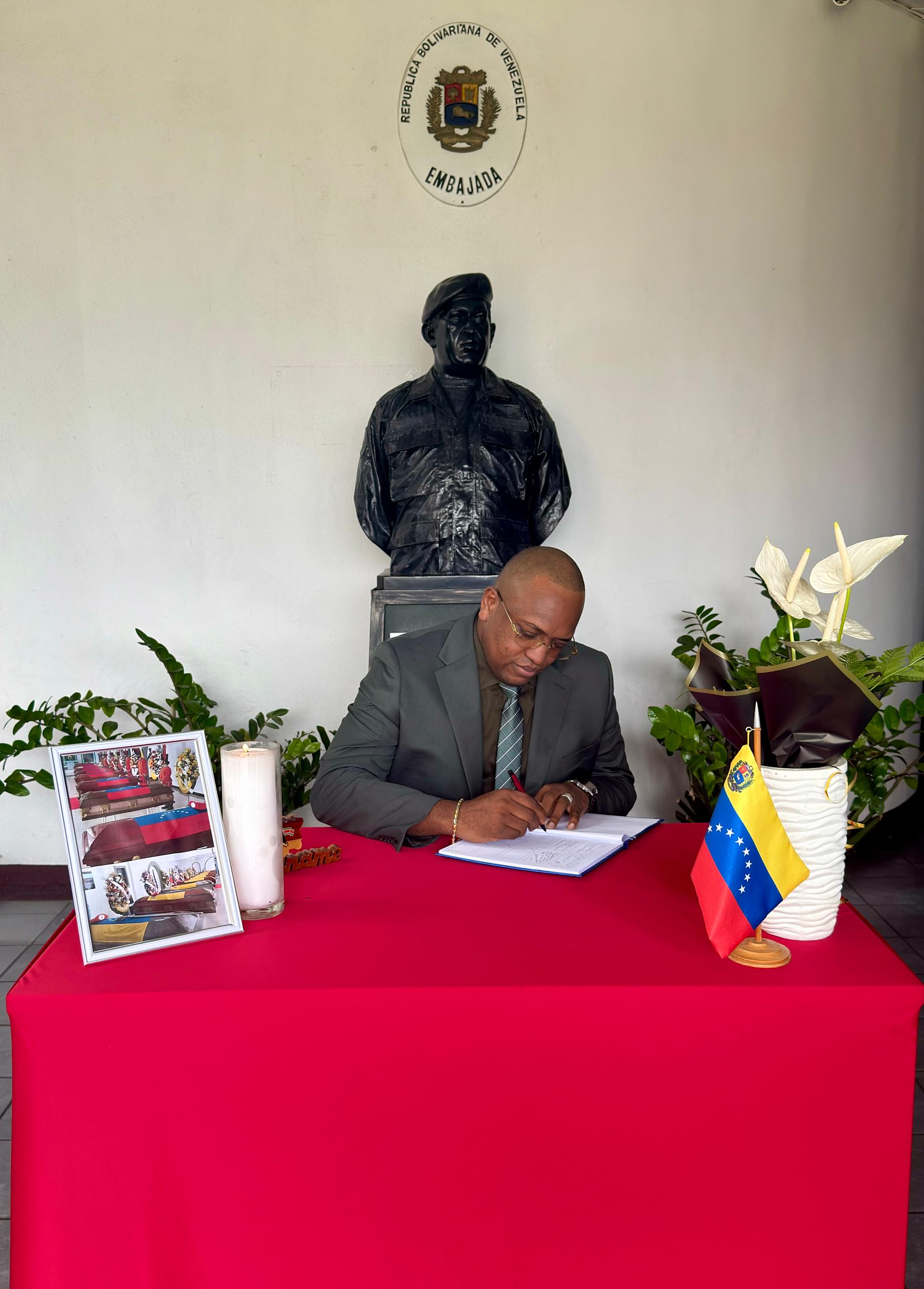 En Suriname rinden homenaje a héroes venezolanos y cubanos caídos en brutal ataque perpetrado por EEUU contra Venezuela