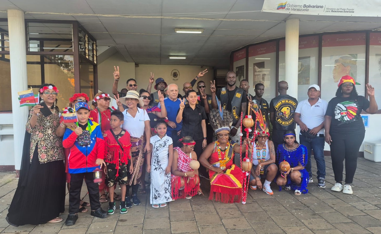 Grupos de solidaridad marchan en Suriname en apoyo al pueblo venezolano
