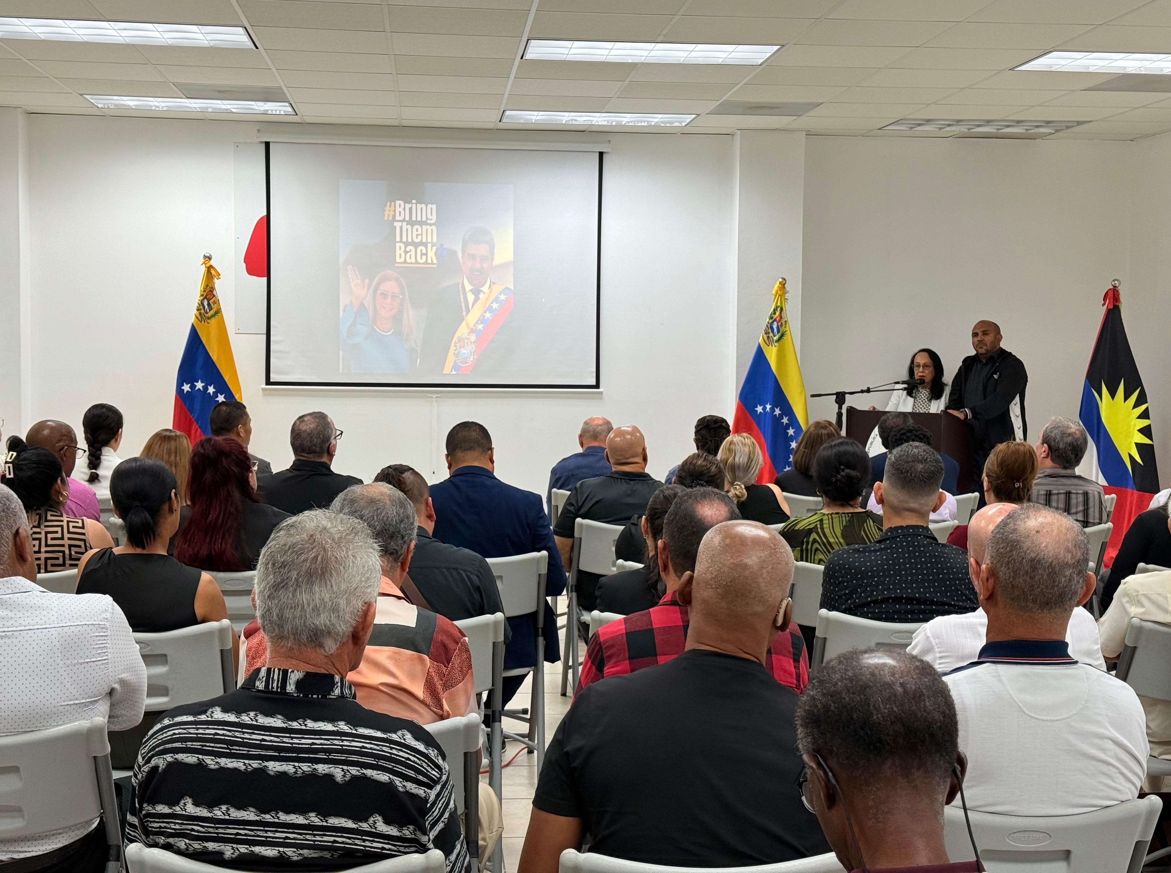 Vigilia en Antigua y Barbuda por el pronto retorno de la pareja presidencial de Venezuela y en memoria de los caídos