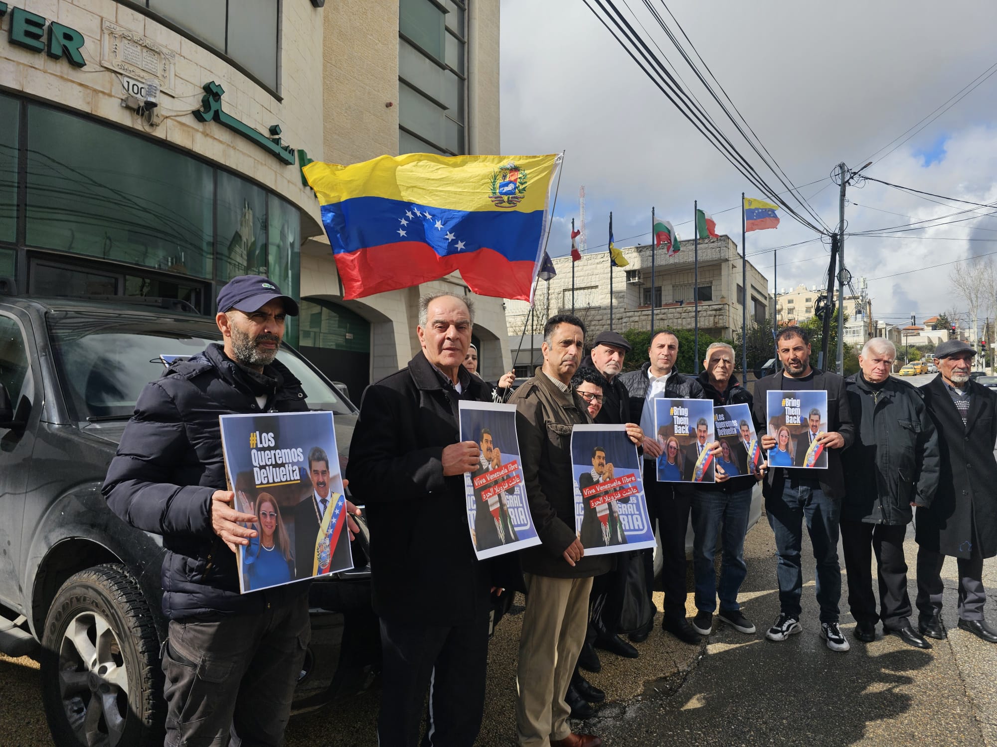 Embajada en Palestina recibe a delegaciones a un mes del secuestro del presidente Maduro