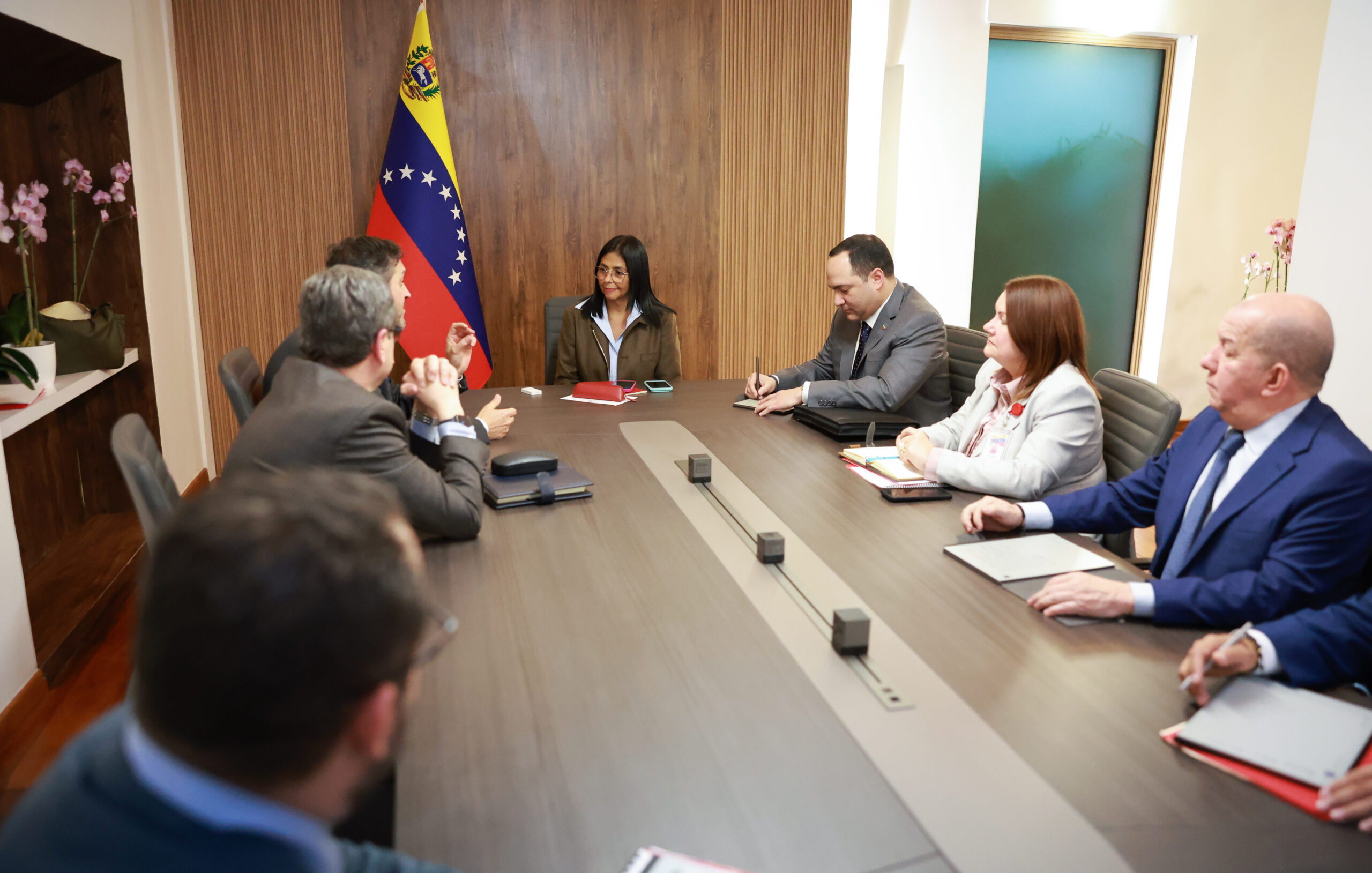 Presidenta (E) Delcy Rodríguez se reúne con representantes de Repsol para consolidar el Motor Hidrocarburo