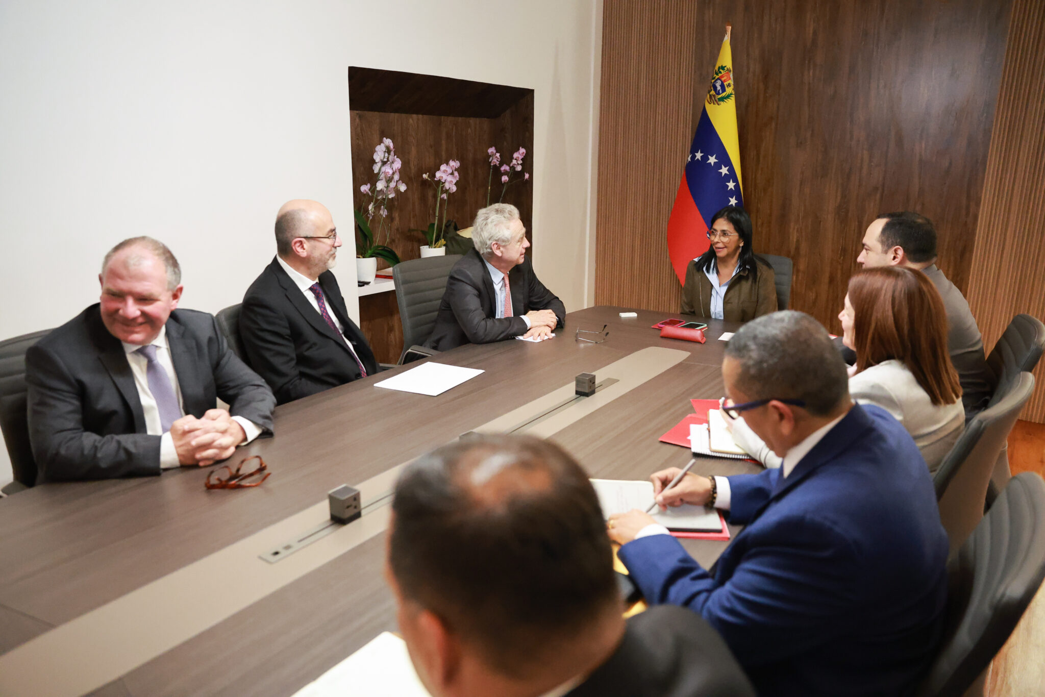 Venezuela robustecerá sector hidrocarburos mediante alianzas con empresa petrolera francesa Maurel & Prom