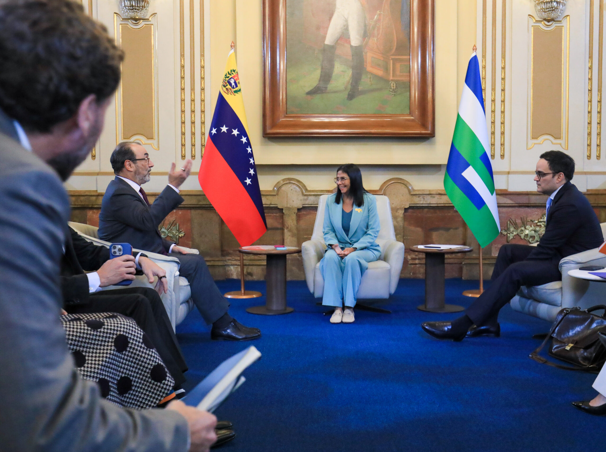 Presidenta encargada Delcy Rodríguez sostiene encuentro con la CAF en Caracas