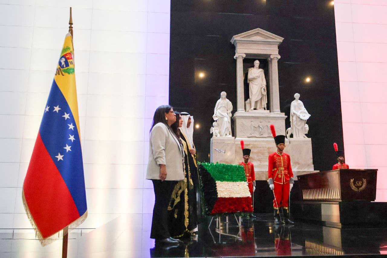 Ofrendan al Libertador Simón Bolívar en Caracas por el 65 Aniversario del Día Nacional de Kuwait