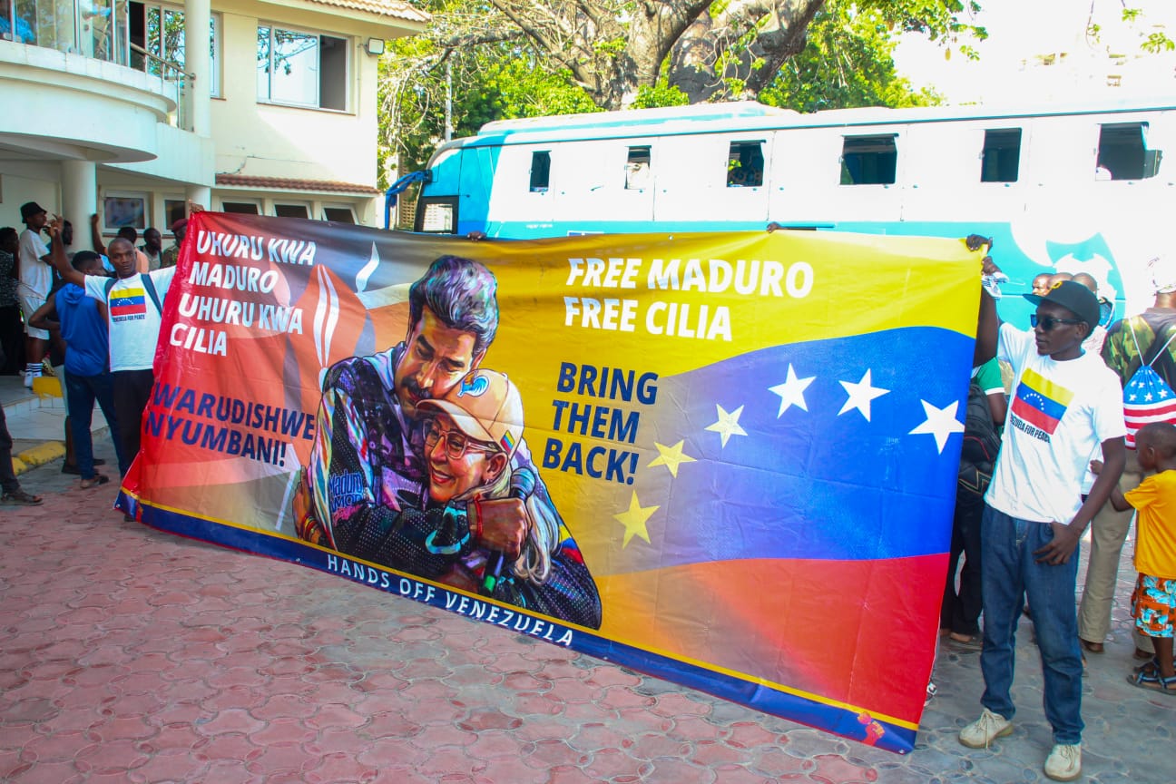 Juventud keniana alza su voz por la libertad del Presidente Maduro y la diputada Cilia Flores