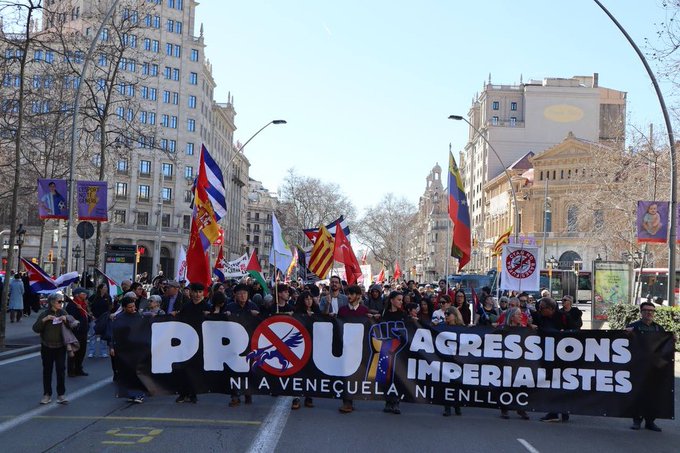 Masiva movilización en Barcelona en defensa de Venezuela y en rechazo a agresión de EEUU