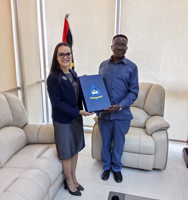 Embajadora en Angola visita Universidad “Dr. António Agostinho Neto” para impulsar cooperación académica