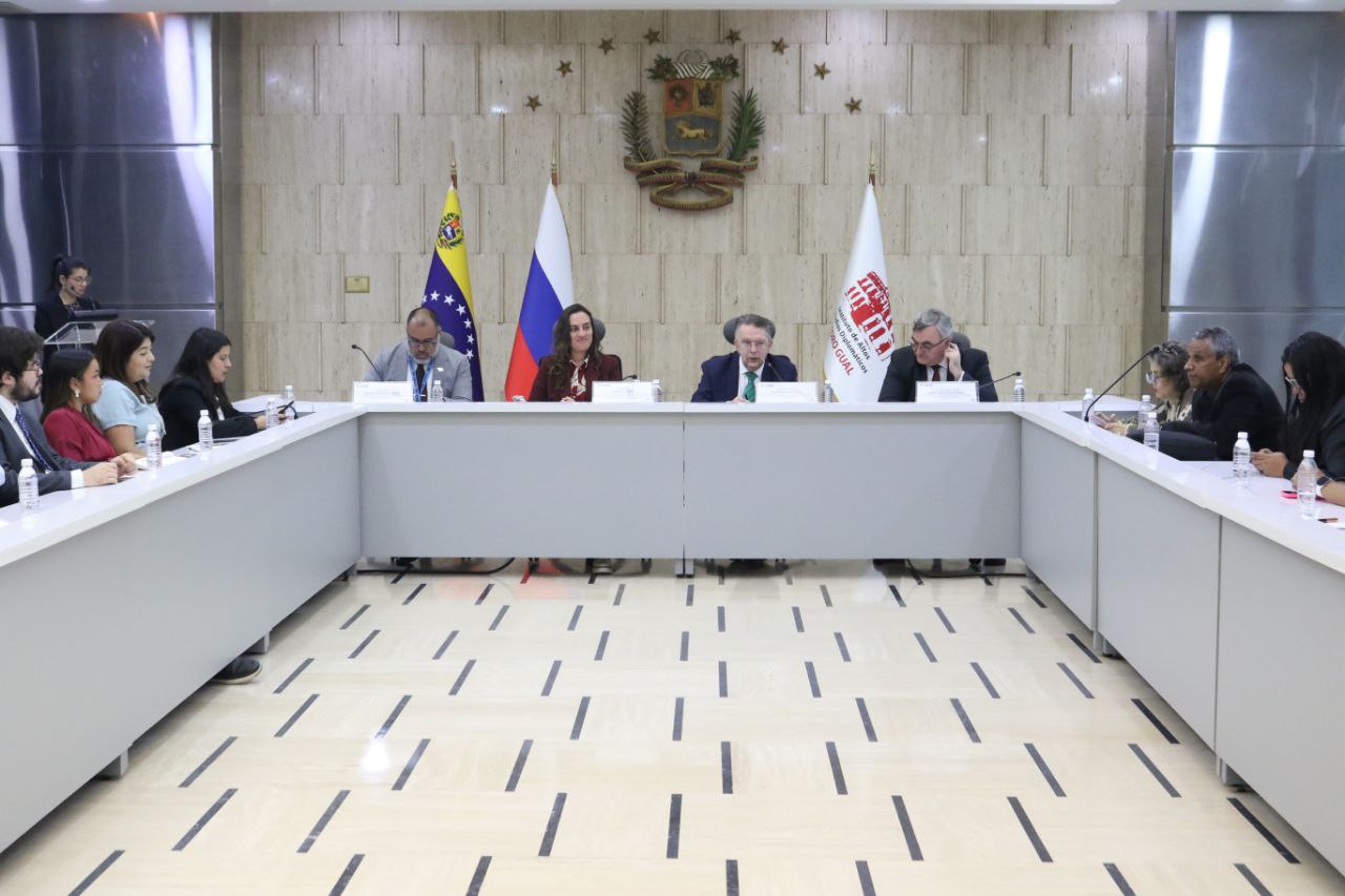 Representante de Cancillería rusa ofrece clase magistral en Caracas