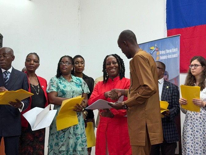 Embajada en el Congo entrega certificados del Curso de Español