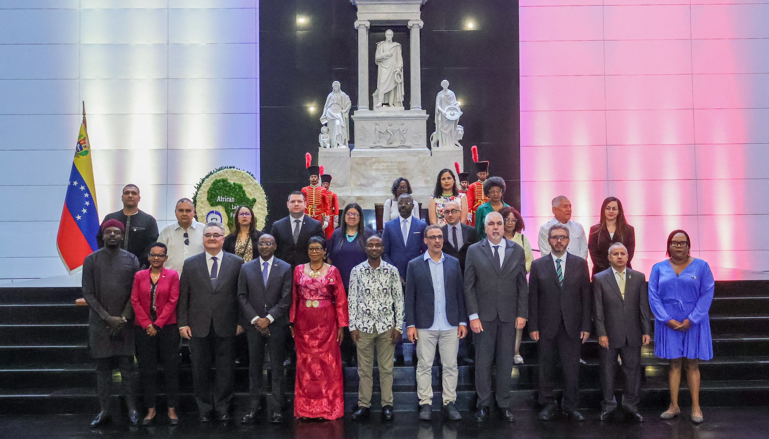 Delegación de African Legacy Foundation rinde tributo al Libertador Simón Bolívar en Caracas