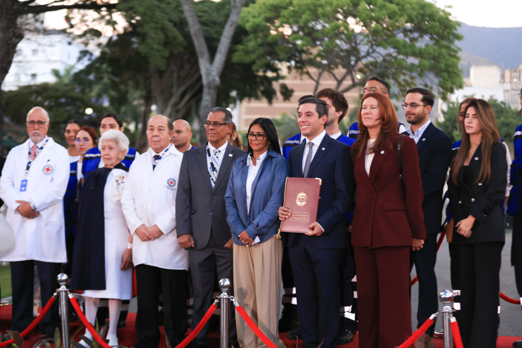Presidenta (E) Delcy Rodríguez promulga la Ley de la Cruz Roja Venezolana en conmemoración por el Día del Médico