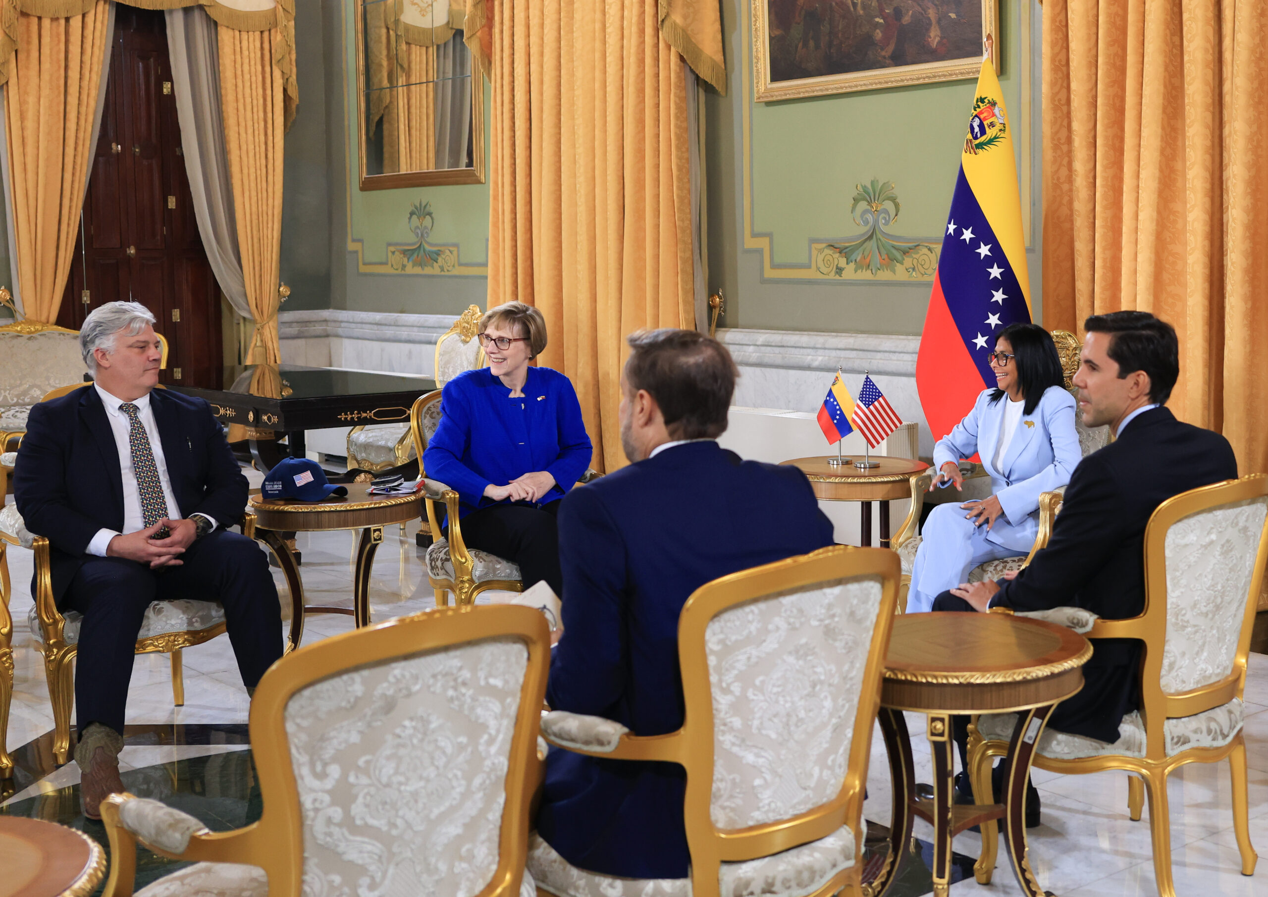 Presidenta (E) Delcy Rodríguez recibe a delegación del Senado de EEUU en Miraflores