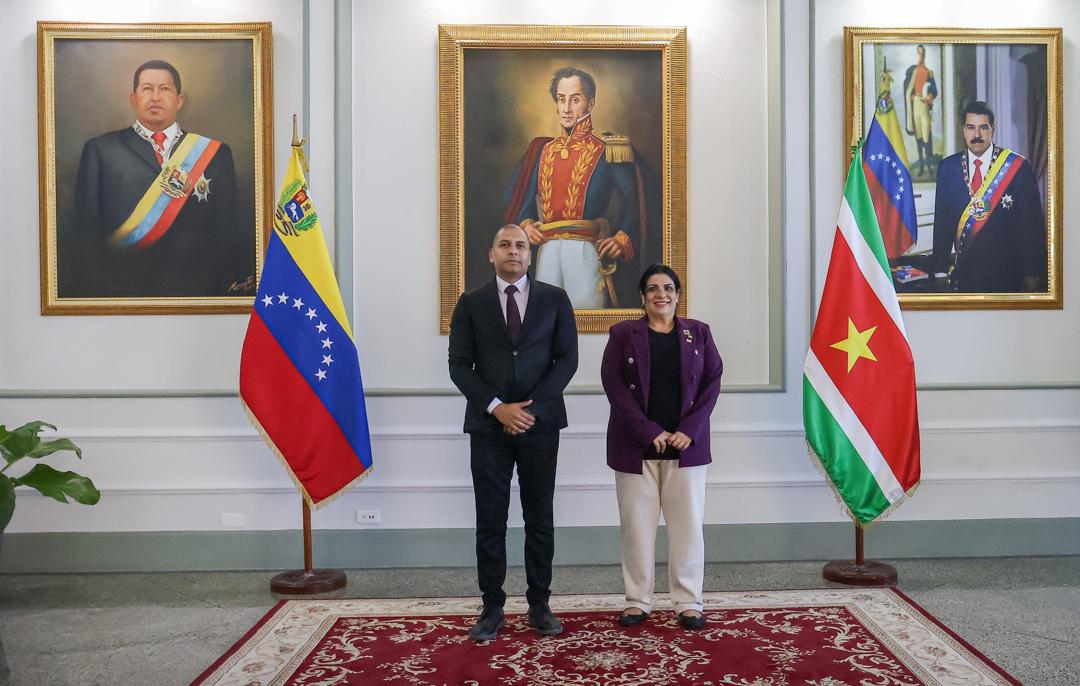 Embajadora designada de Suriname ante Venezuela llega a Caracas