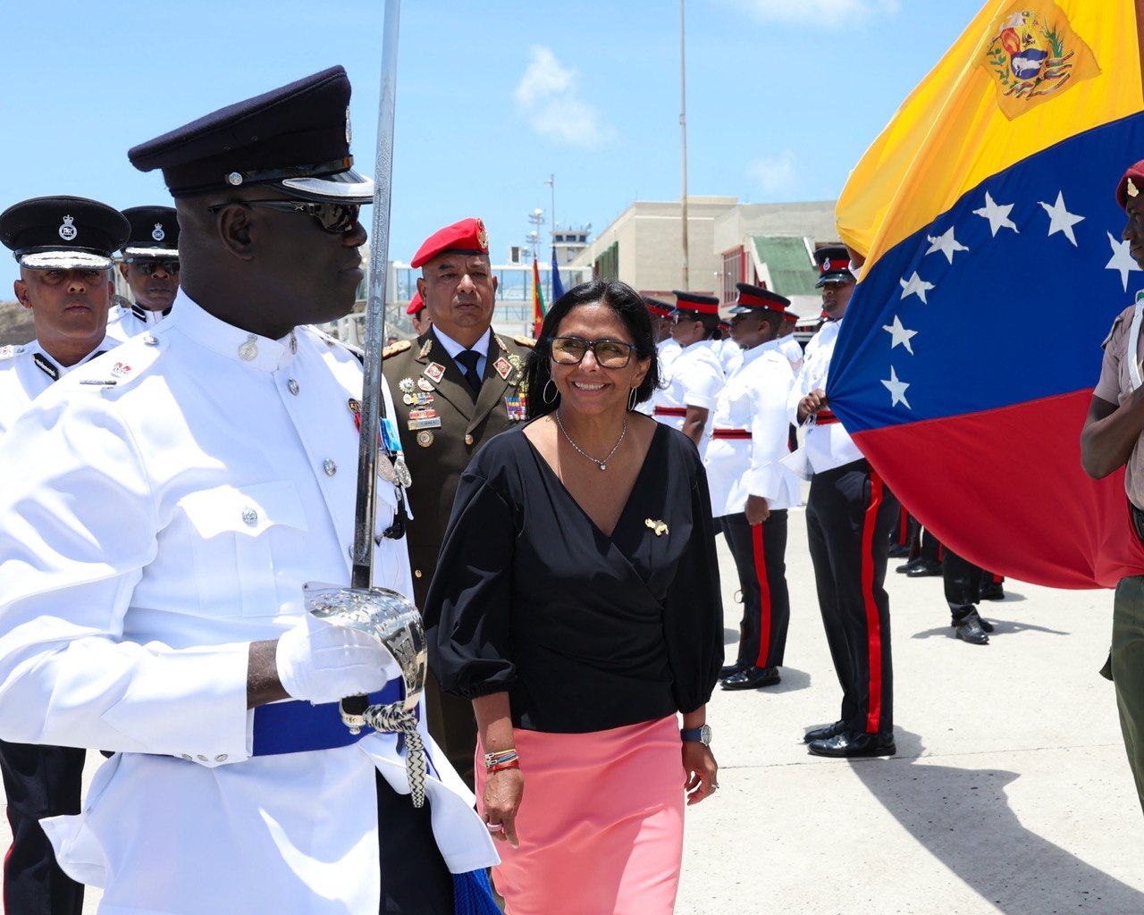Inicia en Grenada su primera Visita Oficial de Estado la presidenta (E) Delcy Rodríguez