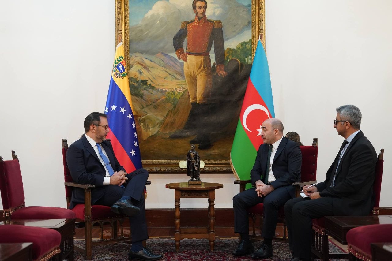 Venezuela y Azerbaiyán revisan agenda bilateral para fortalecer cooperación