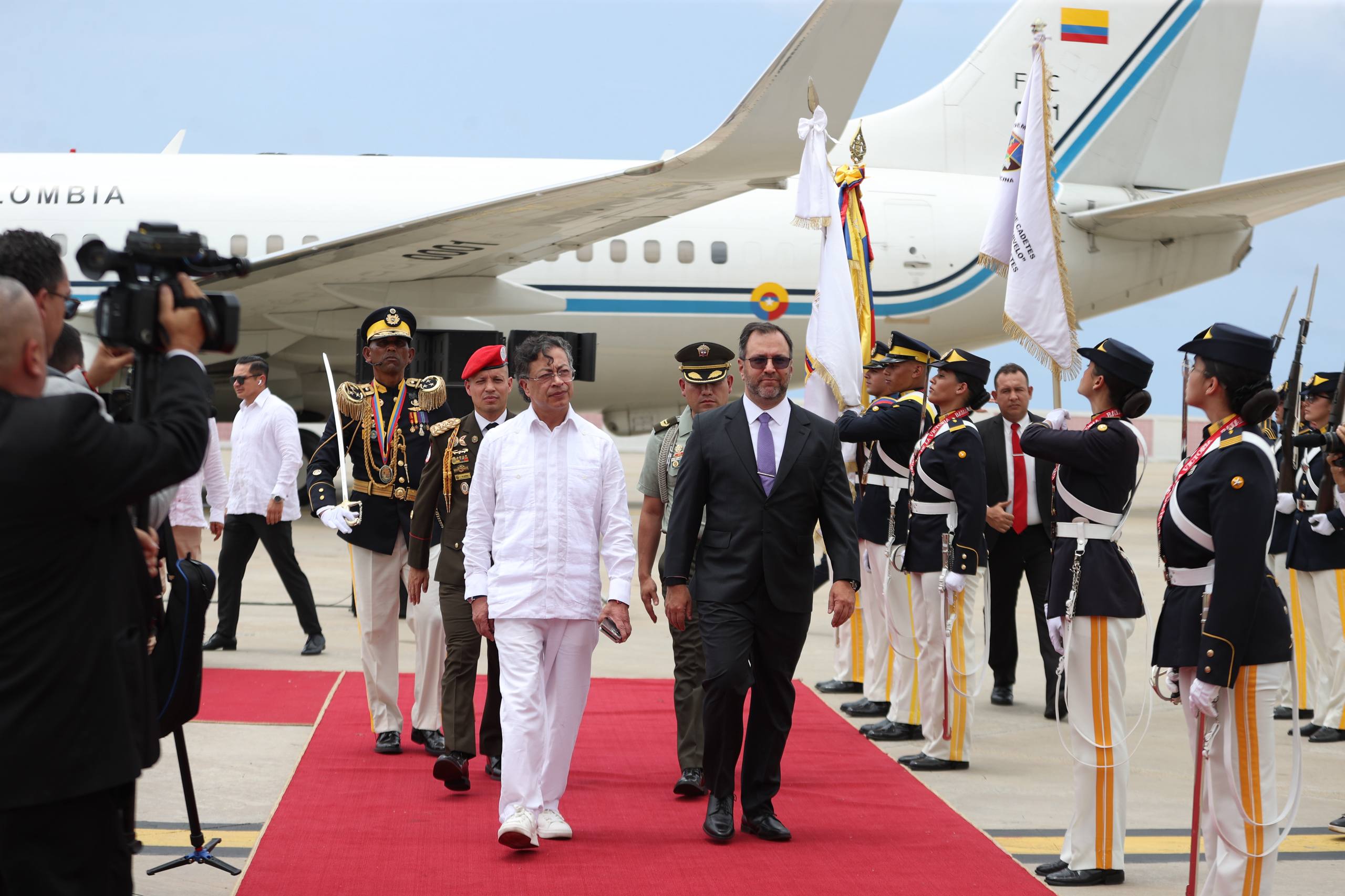Presidente de Colombia Gustavo Petro arriba a Venezuela en visita oficial