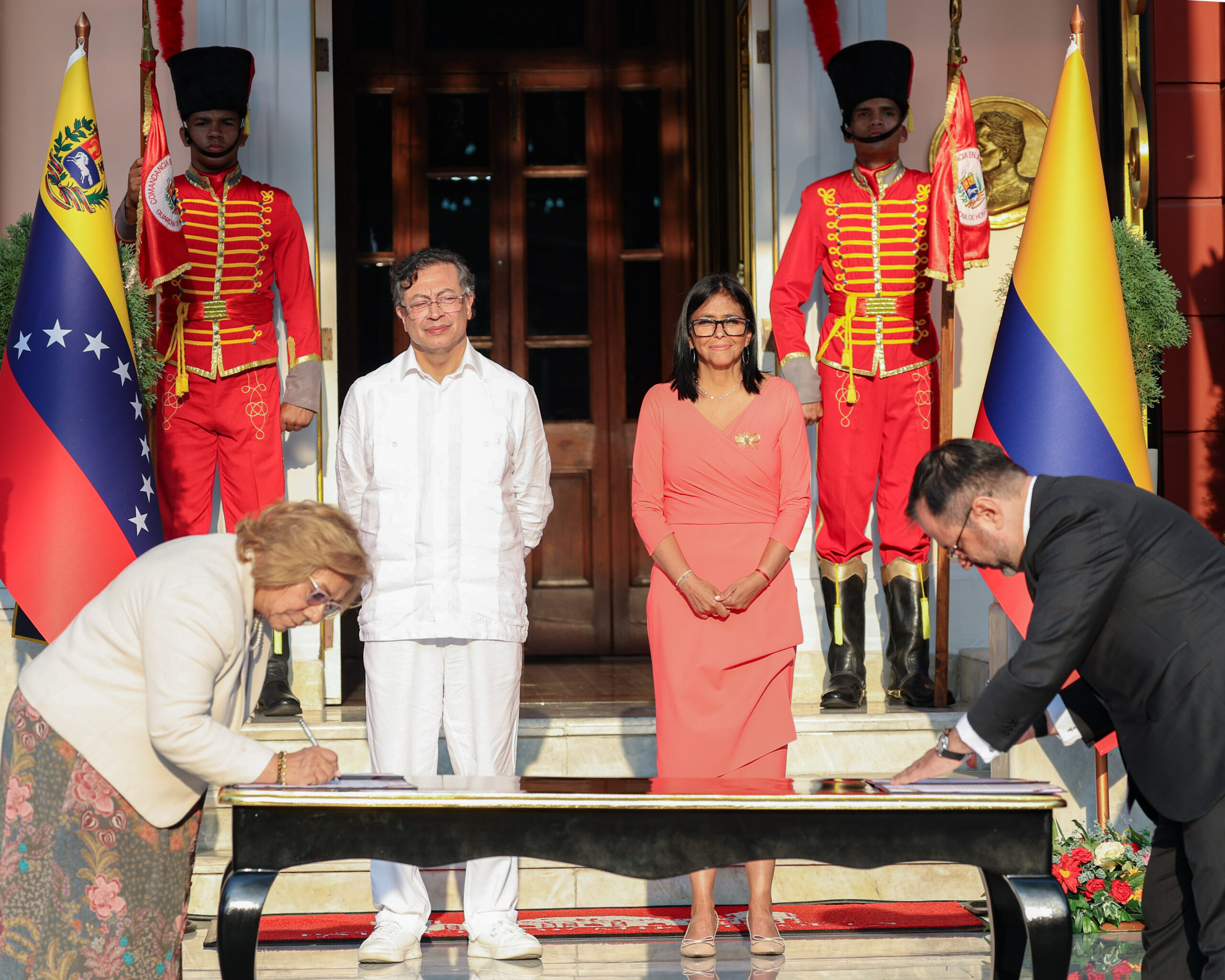 Interconexión eléctrica y gasífera Venezuela-Colombia está «a un paso»