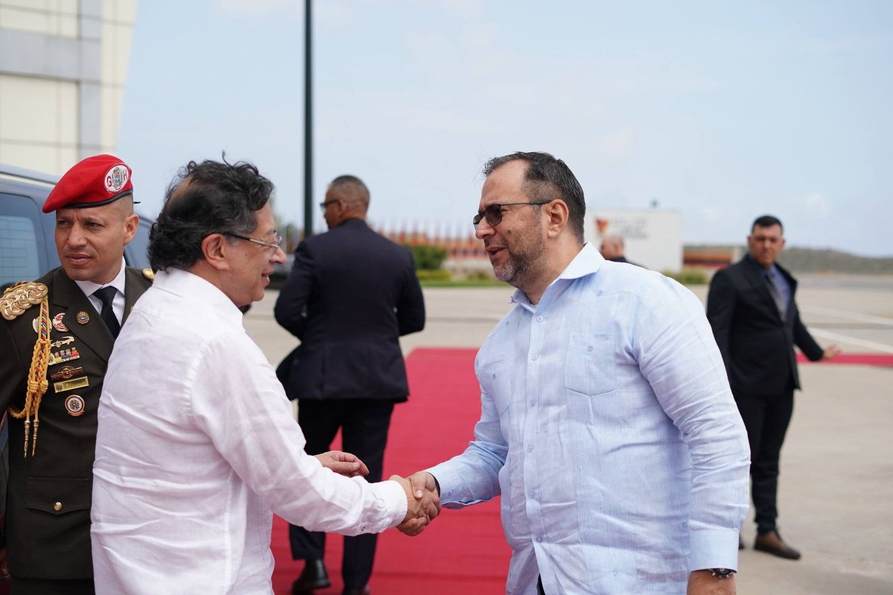 Canciller Yván Gil despide al presidente de Colombia tras exitosa reunión en Caracas