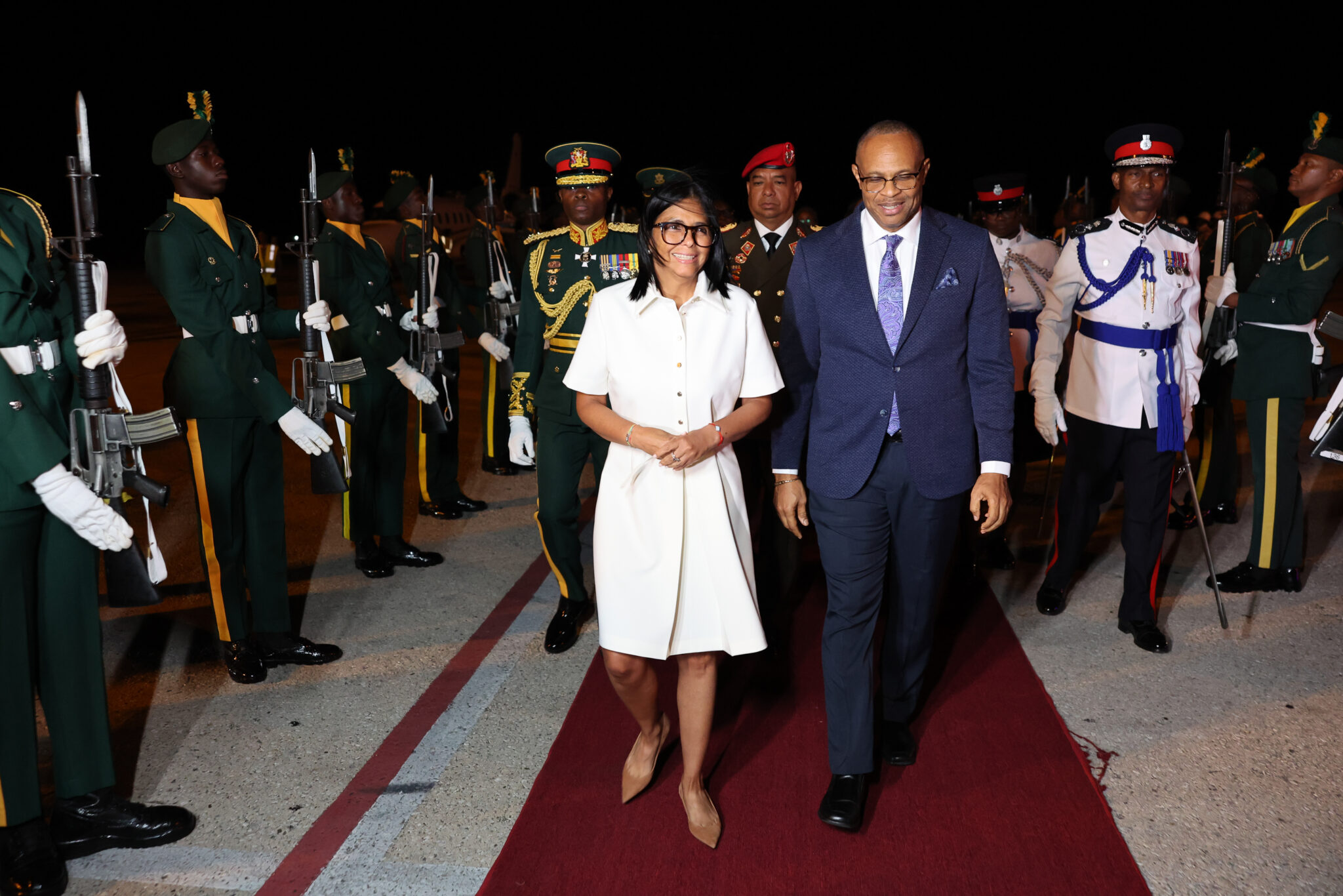 Presidenta (E) Delcy Rodríguez fue recibida con honores en Barbados para cumplir agenda estratégica