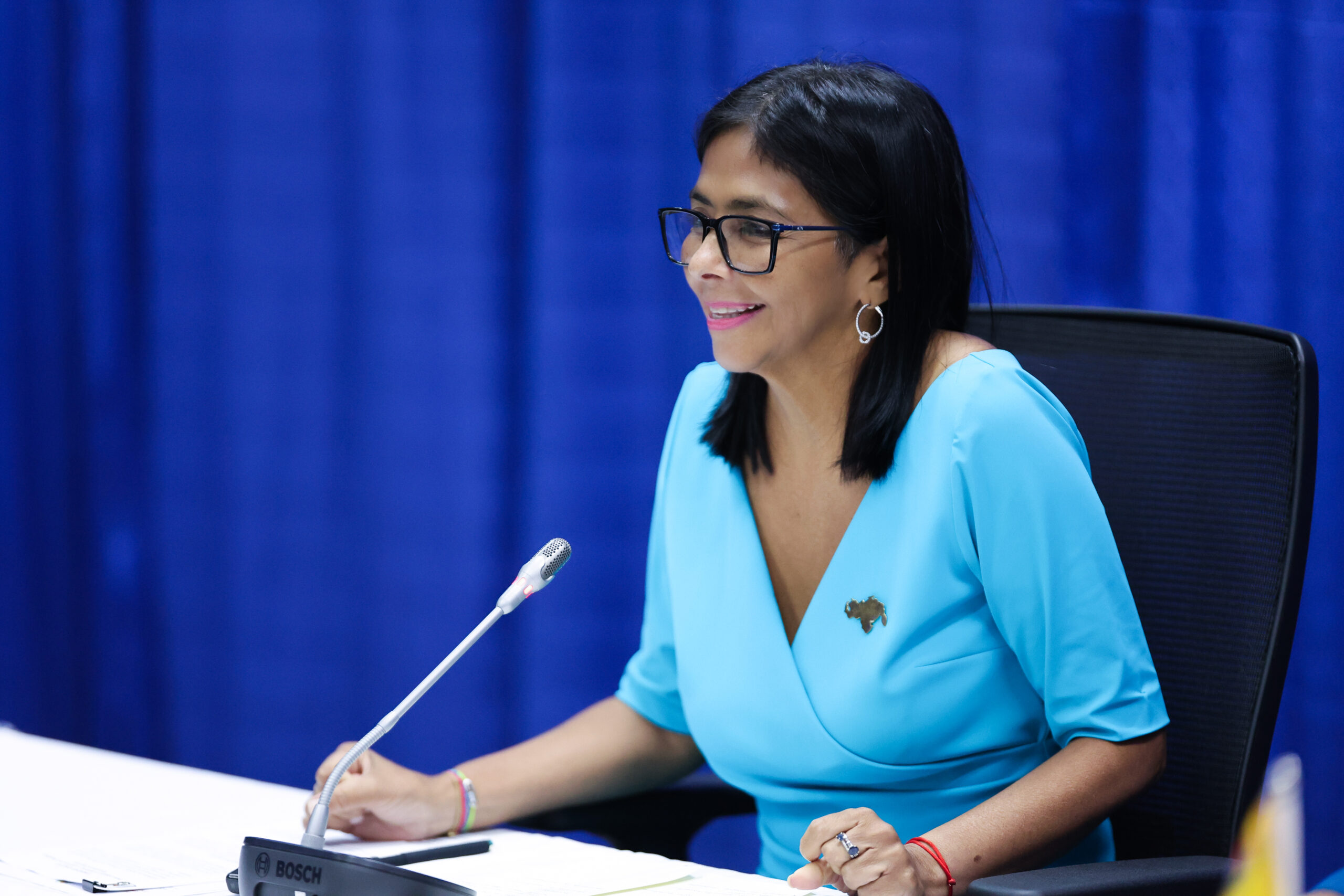 Presidenta (E) Delcy Rodríguez acuerda revisar matrices de producción y exportación con Barbados