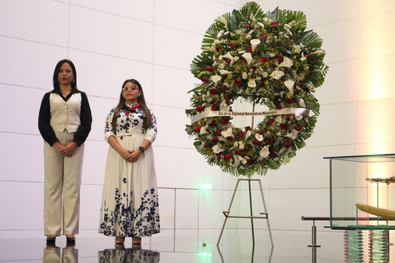 Conmemoran en Caracas Día de la Dignidad Nacional de Nicaragua con ofrenda a Bolívar