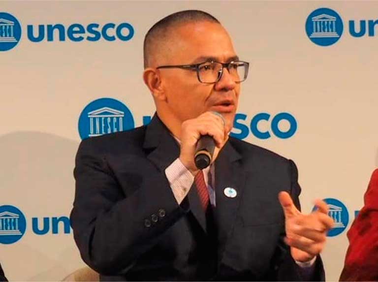 Legislativo autoriza designación de Ernesto Villegas como embajador ante la Unesco ‎